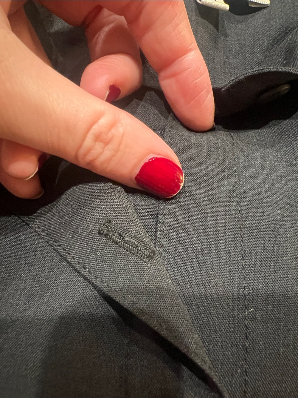 Tailor New York charcoal gray Button-Down Shirt. Size M. Callout - Picture 7 of 8